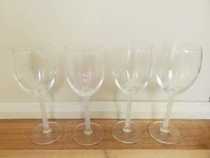 Set of 4 frosted stem wine glasses
