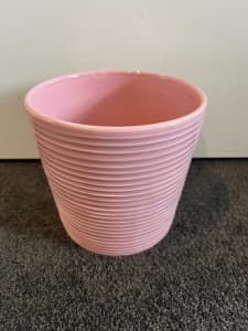 Pink ceramic pot/plant pot