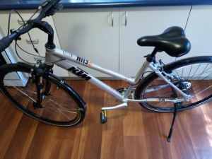 Quality KTM fun 8 speed hybrid commuter in excellent condition. 