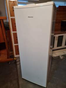 UPRIGHT FREEZER WITH PULL OUT DRAWERS /FROST FREE G.C.