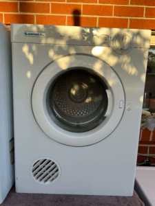 $ 4 kg simpson dryer good working it is in very good condition.same a