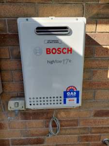 Bosch 17e natural gas hot water heater late model very good cond