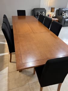 Dinning Table - solid Oak extendable Table