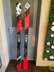 Volkl Mantra snow skis