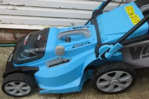 WRECKING VICTA BRIGGS 18V 4ah X2 LITHIUM-ION WIRELES BATTERY LAWNMOWER