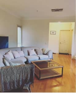Spacious room for rent in Clean House, 5 mins to Monash Clayton