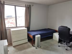 (Deposit paid) A spacious bedroom is now available in Hawker