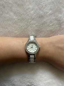 Elite ladies silver and white strap watch