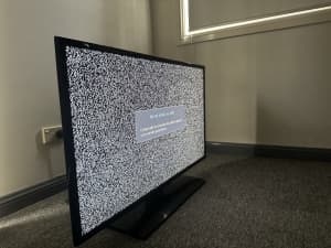 SAMSUNG LED TV 40”