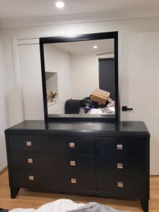 Black 9 drawers dresser 