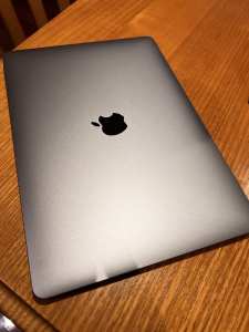 MacBook Pro 13 (2020) CPU M1/8gb/256gb