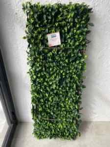 ARTIFICIAL EXPANDABLE HEDGE 1.8M X 0.9M BRAND NEW BUNNINGS