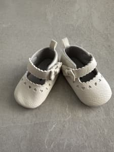 Babies shoes size 0-3 months