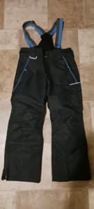Kids snow pants waterproof size 8 great condition.