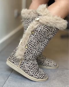 Leopard print Ugg boots size 8 Women’s brand new Synthetic fleece