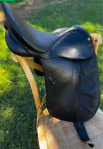 16.5” Bate’s Caprilli Dressage Saddle