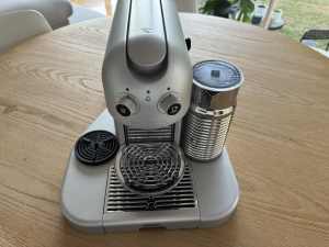 DéLonghi Nespresso Gran Maestria Coffee Machine - Silver