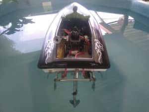 RC racing speedboat 30cc 2stroke fibreglass monohull