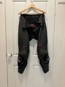 Motorcycle Leather Pants - Ixon Famous (Black). Size M.