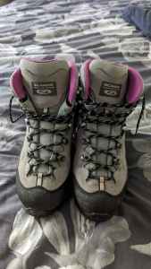 Womens Scarpa Hiking Boots, Size EU41