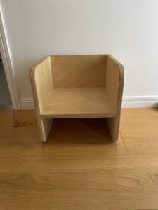 Cube toddler weaning chair