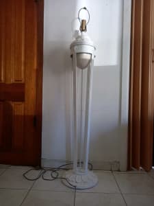 Country White Floor Lamp 🏠🏠🏠