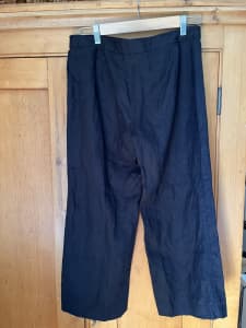 Portmans black linen pants calf length SIZE S. exc condit. 