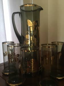 Amber glass jug and 5 glasses with glass mixer