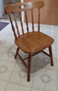 URGENT MUST GO 4x Beautiful Antique Style Timber Kitchen/Dining Chairs
