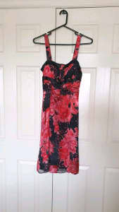 Review silk polyester beautiful red and black formal dress in size 8 f
