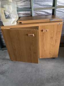 Horn Sewing cabinet & Jenome sewing machine