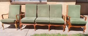 LOUNGE SETTING - MAKE ME AN OFFER - DRASTICALLY REDUCED