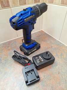 18V Hammer Drill Kit 