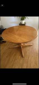 Round 120cm pine table