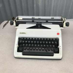 Typewriter Olympia SM9 with original carry case