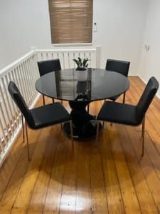 Beautiful Feature Glass Table and 4 Chairs