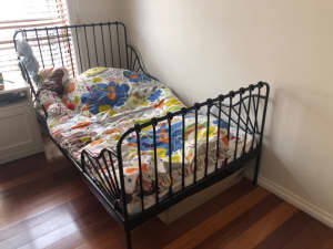 Kids extendable bed 