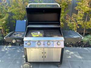 BBQ 4 Burner Gas Master Kitchen Outdoor - Priced for quick sale