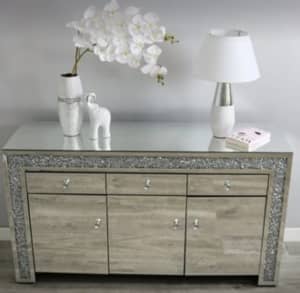 Immaculate Large 3 Drawer, 3 Door Buffet/Sideboard Mirrored Furniture