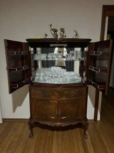 Display Cabinet With Light Bar