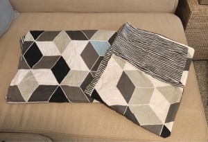 Double bed quilt cover set geometric pattern