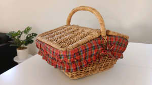 Picnic cane large basket 
