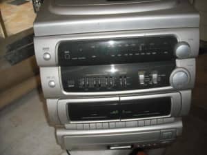 Akai 3cd home music systen not working parts or repair it poers up