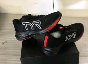 (BRAND NEW) TYR RD Runner 002 Black/Red Unisex
Size US M:7, US W:8.5 E