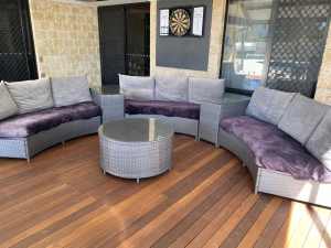 Round outdoor setting 9 seater