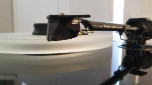 Pro-Ject 1Xpression Carbon Classic Turntable