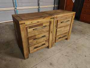 2 matching bedside tables