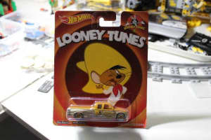 Hot Wheels Looney Tunes Customized C3500