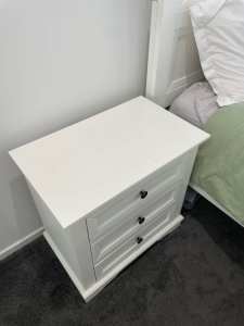 Chanelle Queen Bed 2 Bedside Tables (RRP: 2.9k)