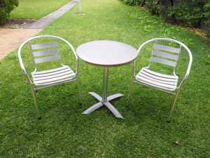 3pc Outdoor Metal Dining Table & Chair Set. Good Condition.Carlingford